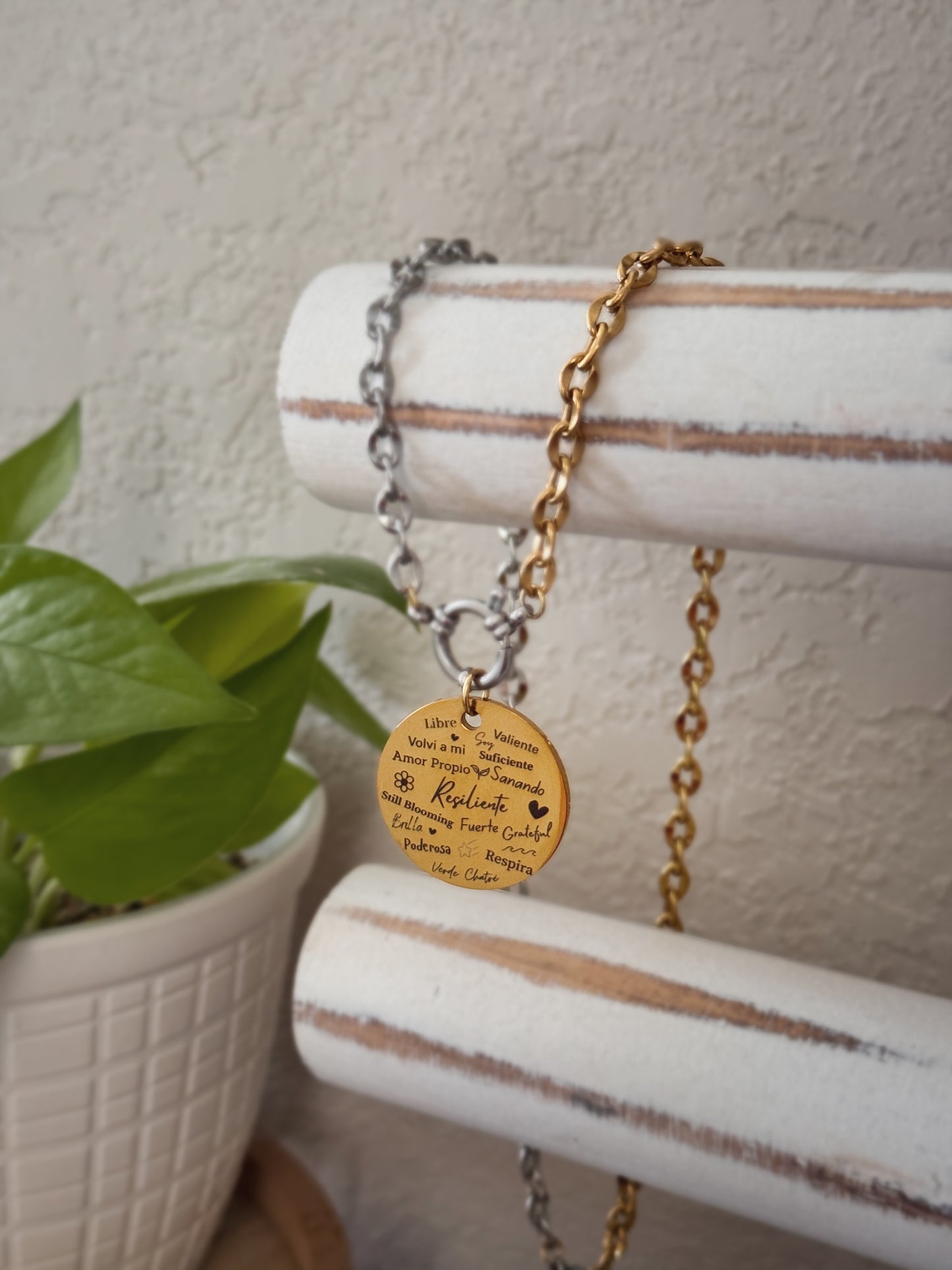 Resiliente Necklace